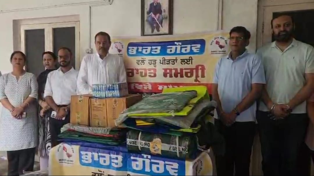 ਭਾਰਤ ਗੌਰਵ ਐਨ.ਜੀ.ਓ ਵੱਲੋਂ ਬਾੜ੍ਹ ਪੀੜਤਾਂ ਲਈ ਰੈੱਡਕ੍ਰਾਸ ਸੋਸਾਇਟੀ ਨੂੰ ਸਹਾਇਤਾ ਸਮੱਗਰੀ ਪ੍ਰਦਾਨ